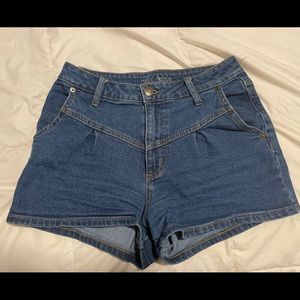 Yoke Mom Jean shorts
